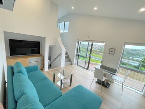 Smart TV - Basin View
Orakei Basin with  180degree views (Auckland)