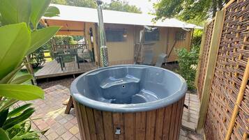 Bañera de hidromasaje exterior