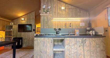 Tente safari de luxe avec bain Ă remous Ă Veluwe