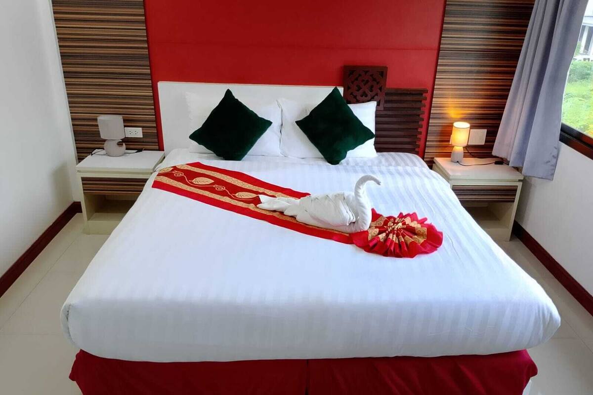 Laptop workspace, free WiFi, bed sheets