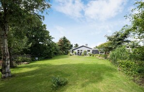 Property grounds - 4 bedroom amazing home in Martofte (Martofte)