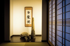 Chambre Quadruple Familiale | Bureau, rideaux occultants, Wi-Fi gratuit, draps fournis