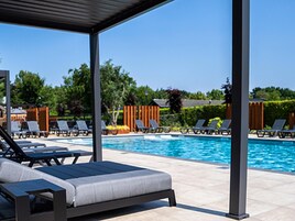 Chalet | Piscina | Una piscina al aire libre