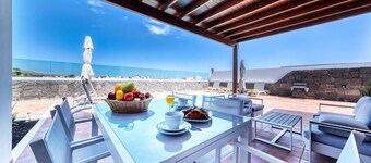 Lanzarote Paradise - Private Pool, Air-Con and BBQ By Lanzarote Vacation Homes