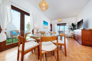 Dining - Lanzarote Paradise - Private Pool, Air-Con and BBQ By Lanzarote Vacation Homes (Playa Blanca)