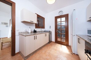 Fridge, microwave, oven, stovetop - Lanzarote Paradise - Private Pool, Air-Con and BBQ By Lanzarote Vacation Homes (Playa Blanca)