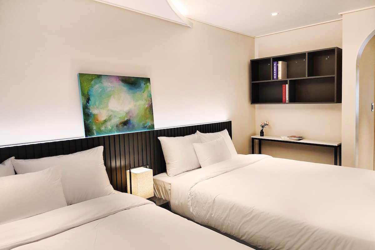 Superior Family Half City | Free WiFi, bed sheets