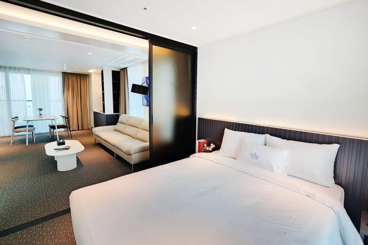 Panoramic Studio Suite | Free WiFi, bed sheets