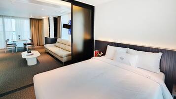 Panoramic Studio Suite | Free WiFi, bed sheets