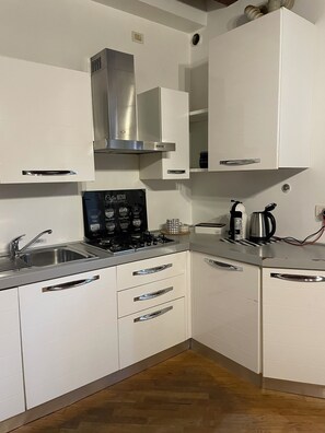 Private kitchen - Large apartment in downtown Bergamo with all the amenities (Bergamo)