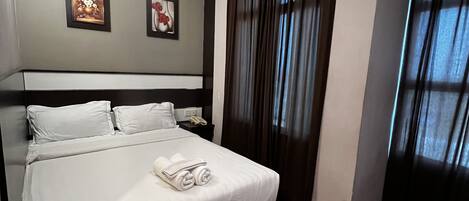 Standard Double Room | Desk, iron/ironing board, free WiFi