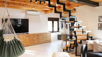 スマートテレビ、書庫、ステレオ、PC モニター
