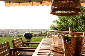 Outdoor dining - Sunset Home | Office | View | Pool (Vršac)