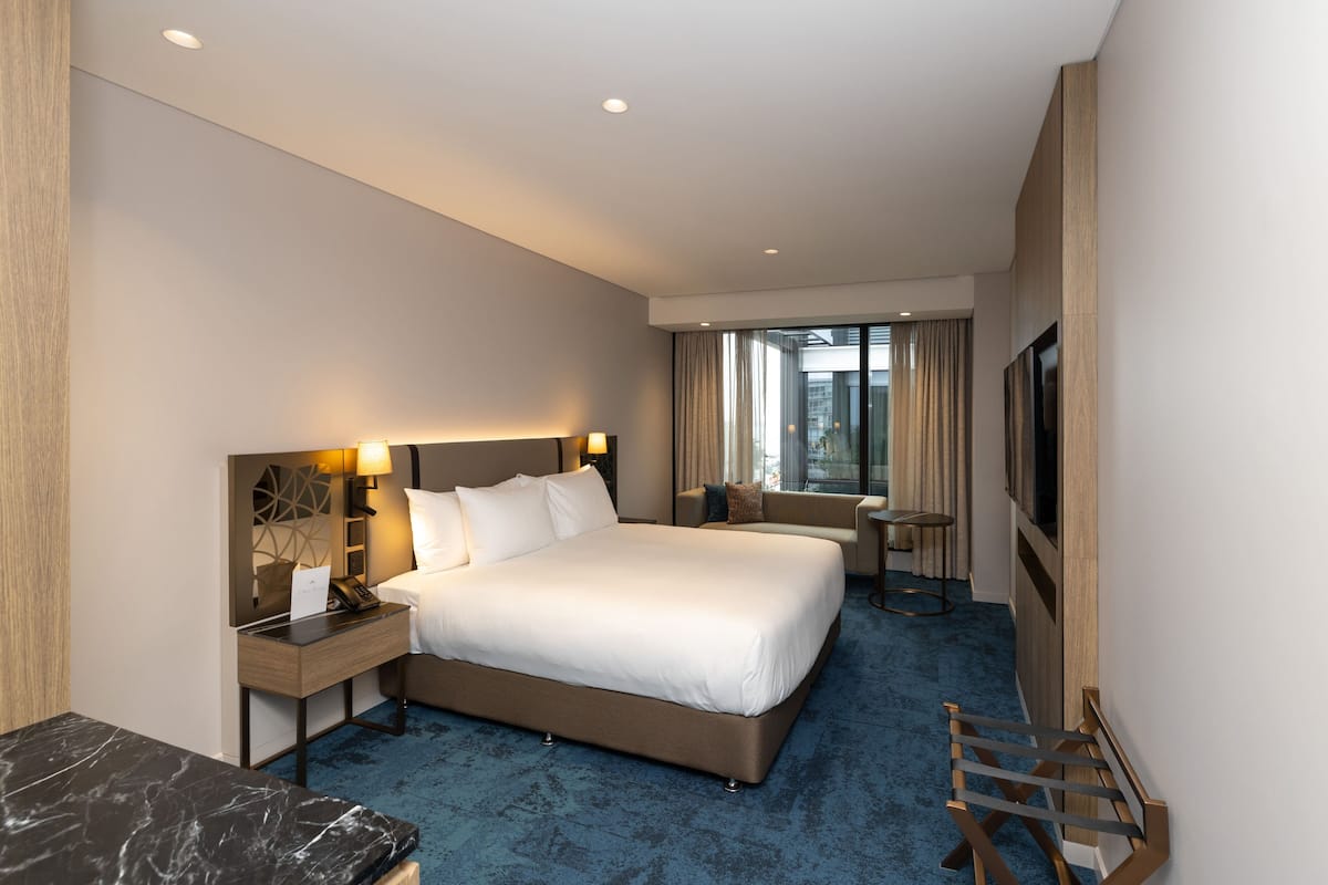 Superior Double Room, 1 King Bed, Mobility Accessible | 1 bedroom, in-room safe, iron/ironing board, free WiFi