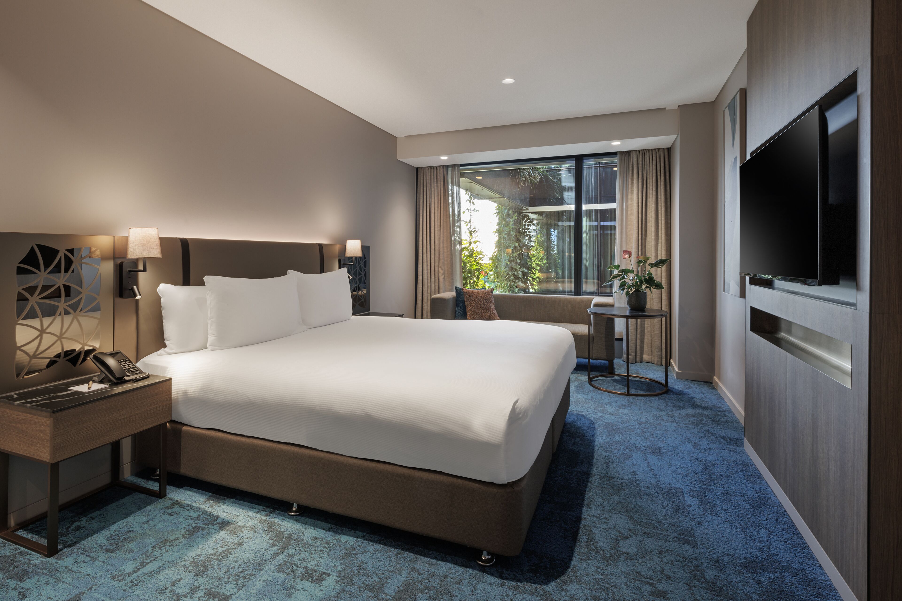 Habitación doble superior, 1 cama de matrimonio grande, accesible en silla de ruedas | Caja fuerte, tabla de planchar con plancha, wifi gratis y ropa de cama