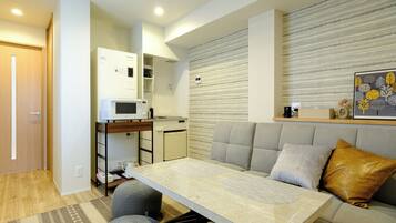 Basic Apartment, 1 Double Bed with Sofa bed, Non Smoking (301) | In-room dining