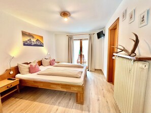 2 bedrooms, bed sheets