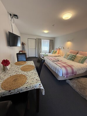 1 habitación, wifi y ropa de cama
