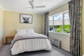 5 quartos, ferros/tábuas de passar roupa, Wi-Fi, roupa de cama