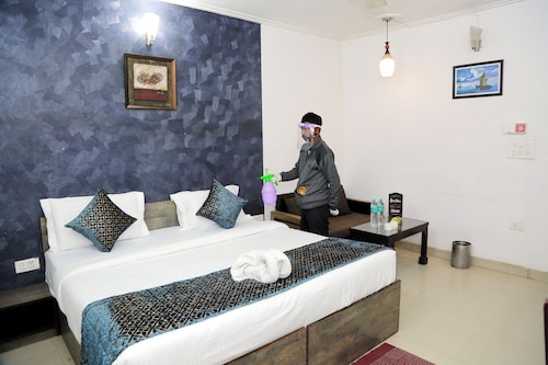 Terrific 9-bedroom hotel in marvelous New Delh Airporti with AC, WiFi