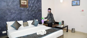 Terrific 9-bedroom hotel in marvelous New Delh Airporti with AC, WiFi