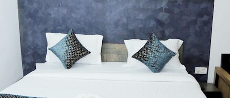 9 quartos, ferros/tábuas de passar roupa, Wi-Fi, roupa de cama