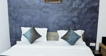 Terrific 9-bedroom hotel in marvelous New Delh Airporti with AC, WiFi