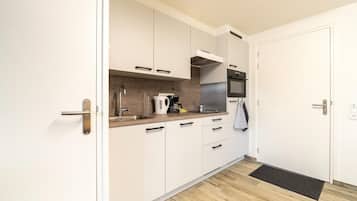 Fridge, microwave, dishwasher, coffee/tea maker