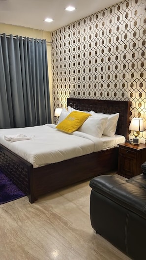 Luxury Apartment | 3 bedrooms, in-room safe, laptop workspace, soundproofing - Lime Tree 3BHK Serviced Apartments DLF 5 (Gurugram)
