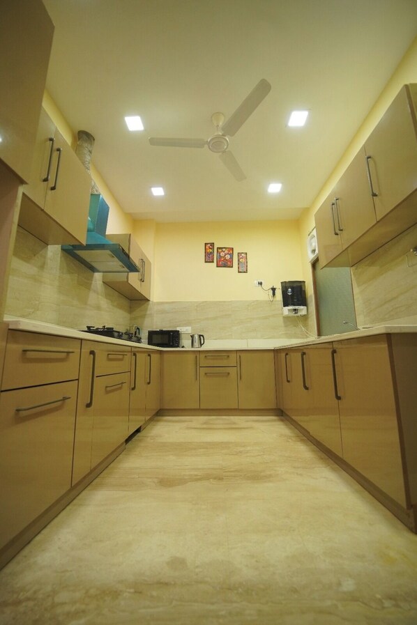 Fridge, microwave, coffee/tea maker, electric kettle