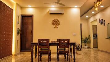 Luxury Apartment | In-room dining