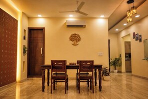 Luxury Apartment | In-room dining - Lime Tree 3BHK Serviced Apartments DLF 5 (Gurugram)