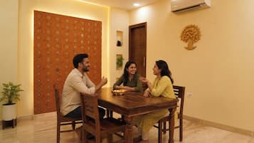 Luxury Apartment | In-room dining
