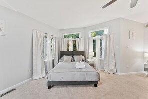 3 chambres, fer et planche à repasser, lit parapluie, Wi-Fi gratuit