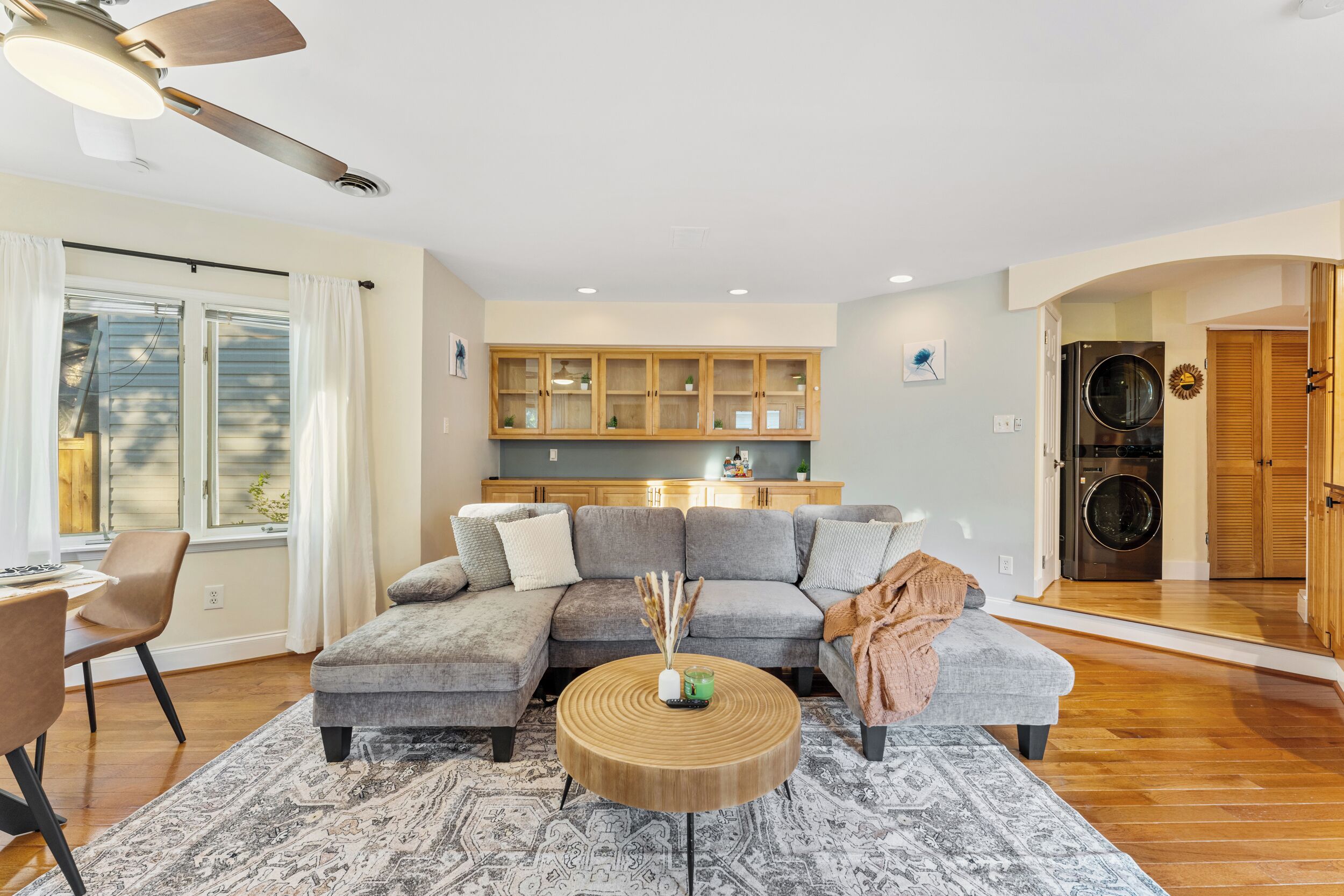 智能电视、壁炉、桌上足球、乒乓球