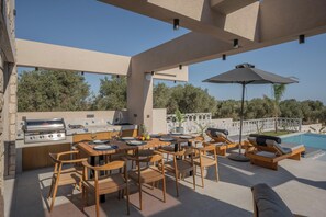 تناول الطعام بالخارج