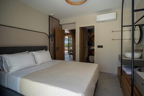 5 bedrooms, iron/ironing board, travel cot, free WiFi - Dive into Bliss: Summer Oasis of Elegance & Joy (Rethymno)