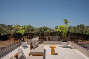 Terrace/patio - Dive into Bliss: Summer Oasis of Elegance & Joy (Rethymno)