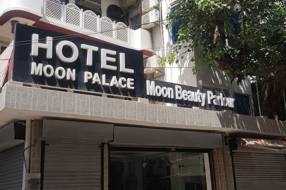Hotel Moon Palace