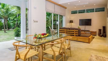 Villa (2 Bedrooms) | Comedor
