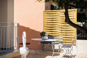 Outdoor dining - ALS Three Bedroom House by Konnect (Corfu)