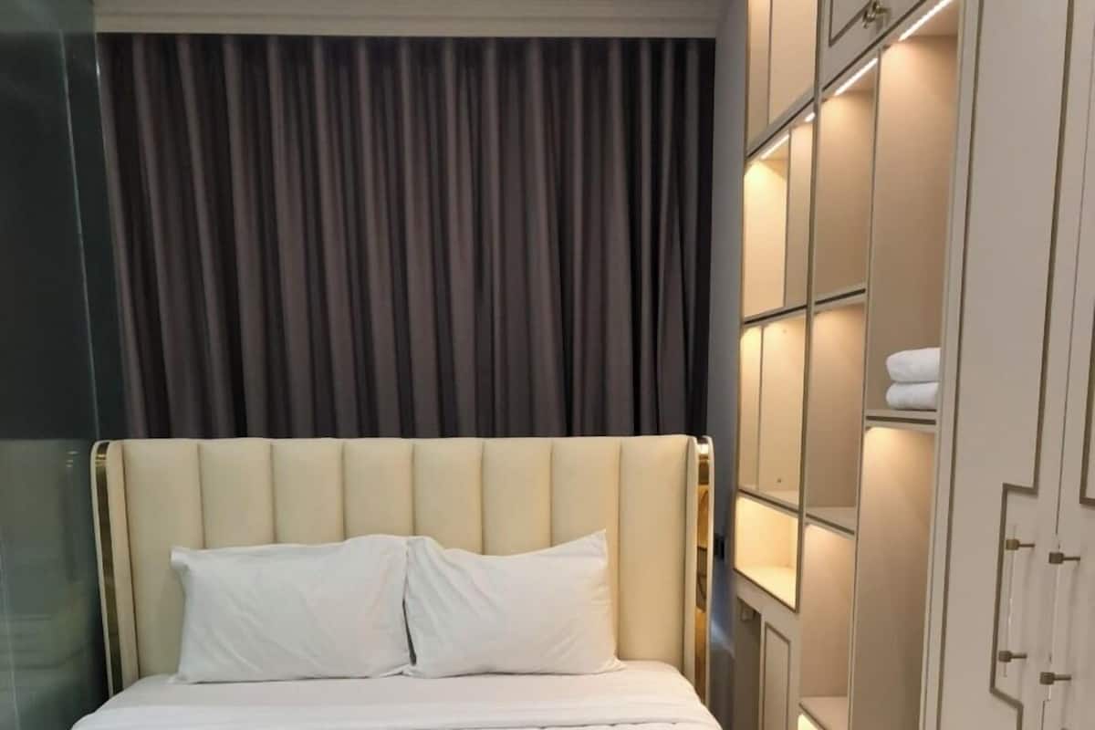 Panoramic Condo, Balcony, River View | Desk, iron/ironing board, free WiFi