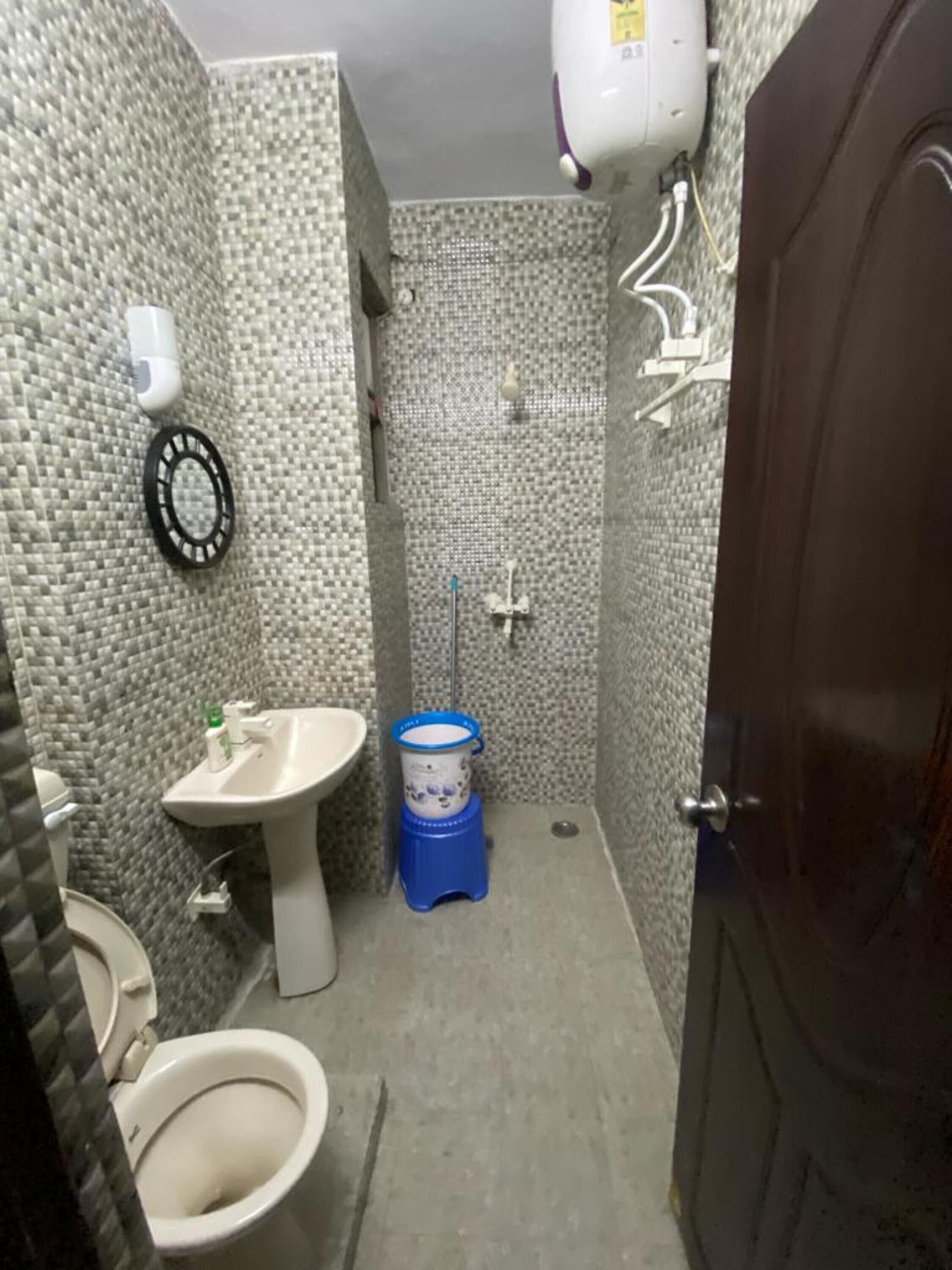 Standard Apartment | Bilik Mandi | Kelengkapan dandanan diri percuma, tuala disediakan, tisu tandas 