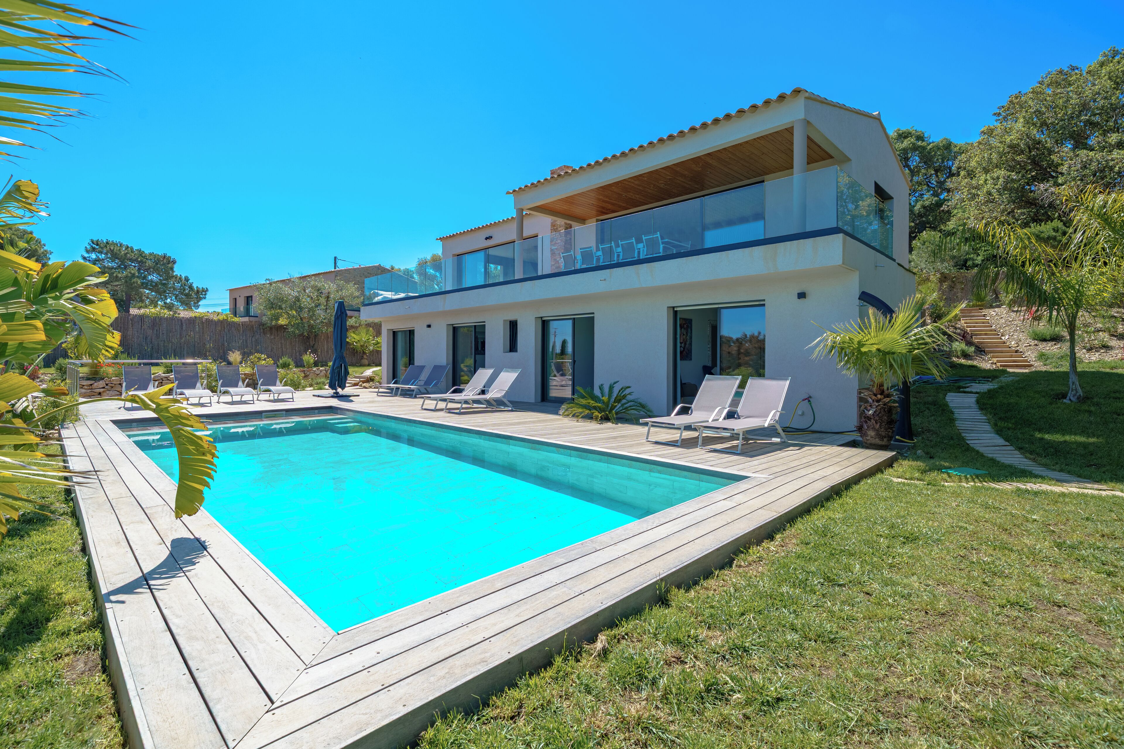 Sisäuima-allas, ulkouima-allas