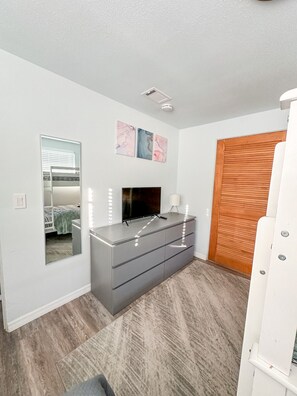 2 bedrooms, desk, iron/ironing board, travel crib