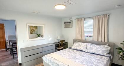 Travelers Nook close to Venice Beach!