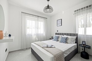 1 bedroom, desk, free WiFi, bed sheets - Amber Suites – Suite with Private Yard (Paphos)