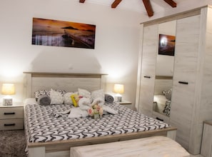 House (Authentic Dalmatian Treasure Homes - ) | 7 bedrooms, cribs/infant beds, free WiFi
