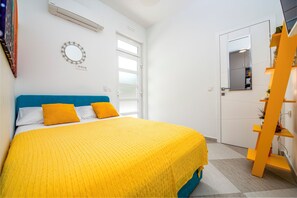 1 bedroom, internet, bed sheets