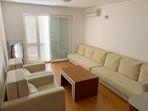Living area - Apartment Ante, (16681), Makarska, hr (Makarska)